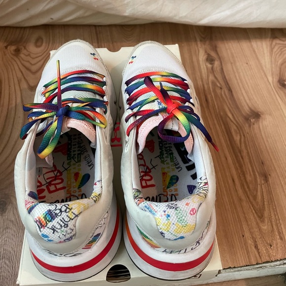 Under armour casual unisex shoes. Along with white shoes lace. - Picture 4 of 4